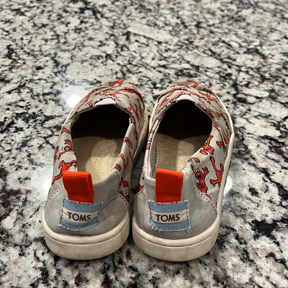 Toms Sesame Street Elmo printed canvas shoes size 13 - Picture 2 of 4